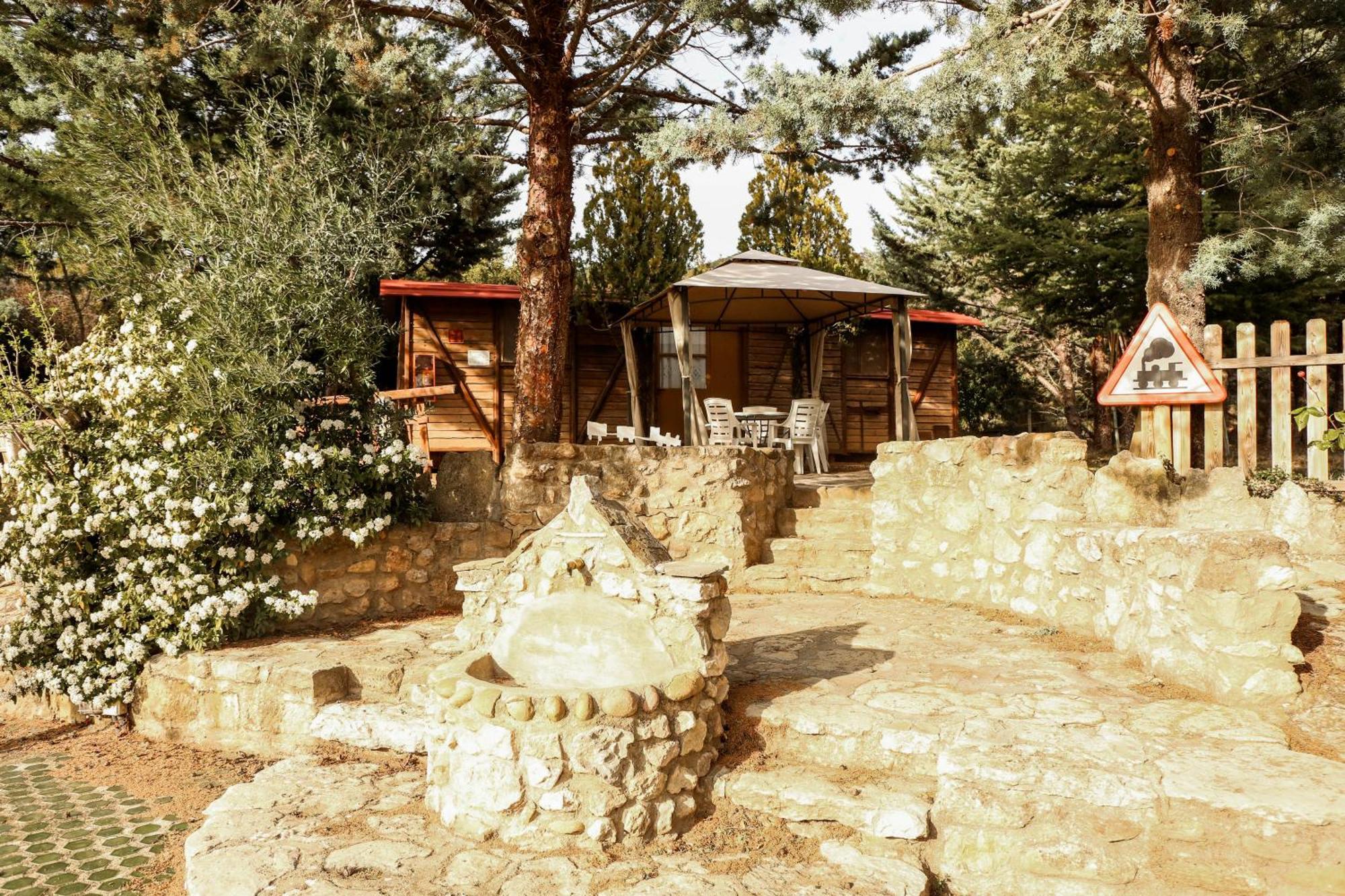 Camping Castillo De Loarre Bagian luar foto