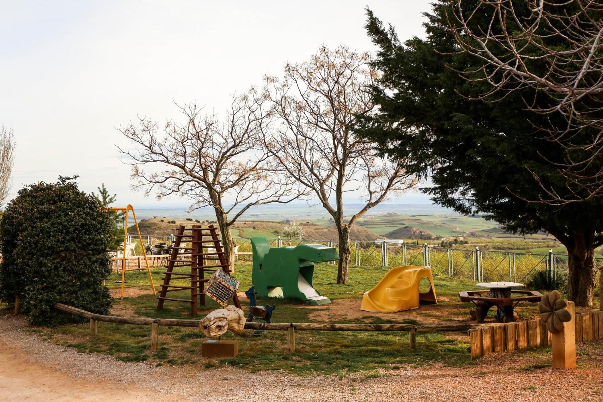 Camping Castillo De Loarre Bagian luar foto
