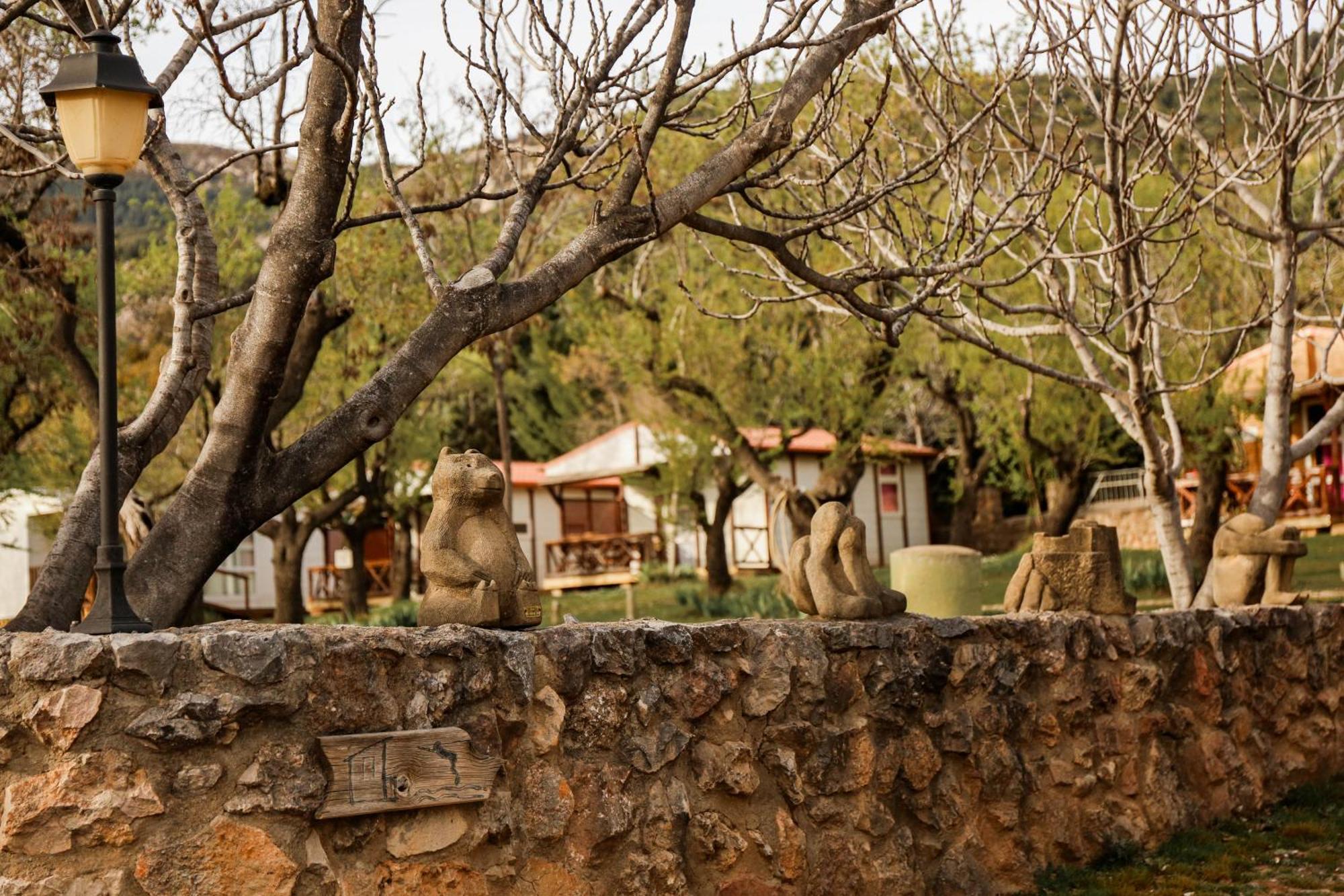 Camping Castillo De Loarre Bagian luar foto