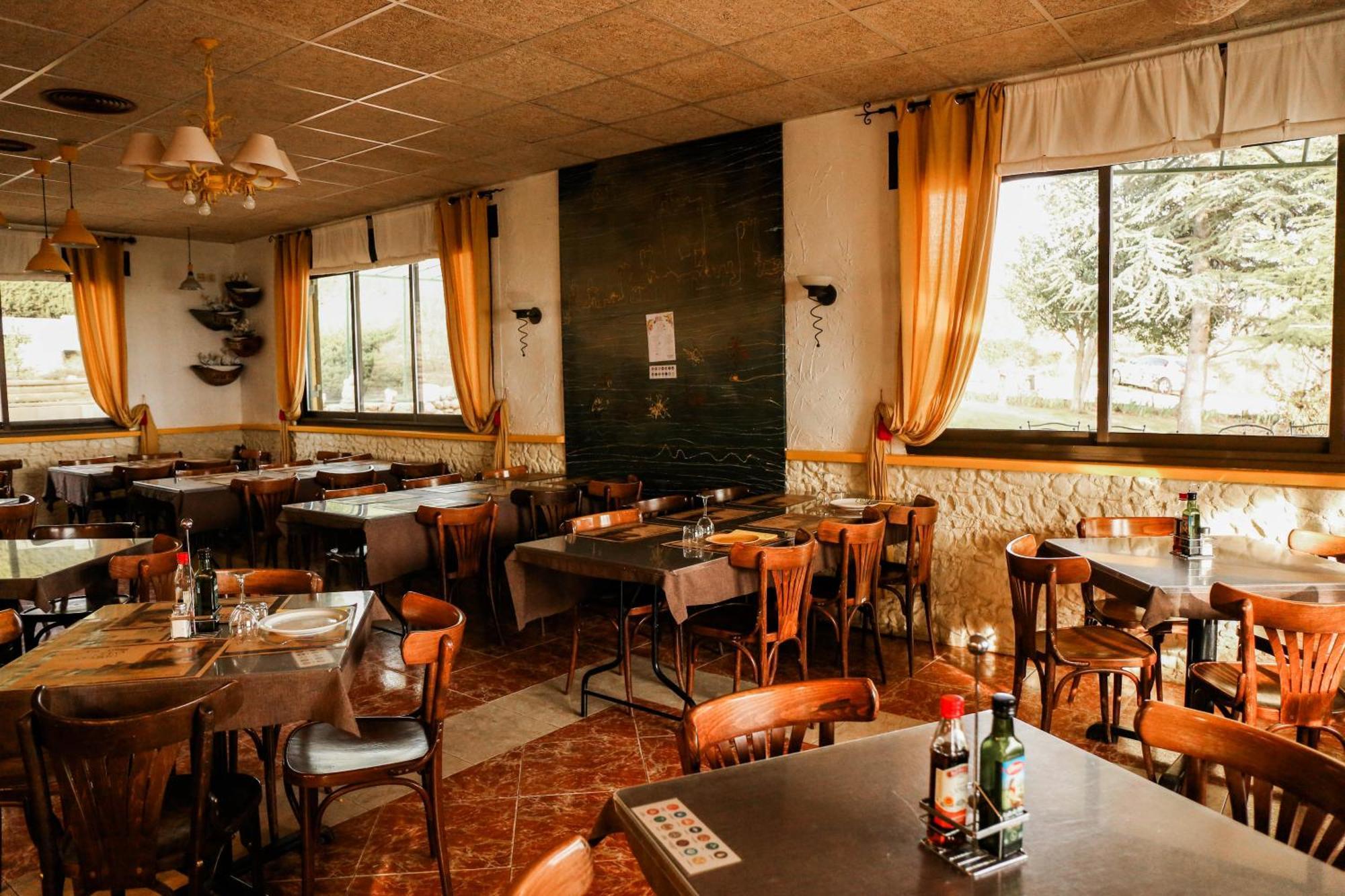 Camping Castillo De Loarre Bagian luar foto